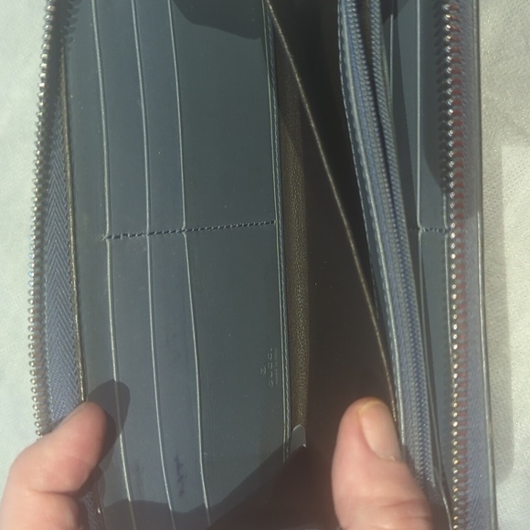 Authentic Gucci Guccissima Studded Wallet – Gunmetal Gray leather Patent - Picture 10 of 14